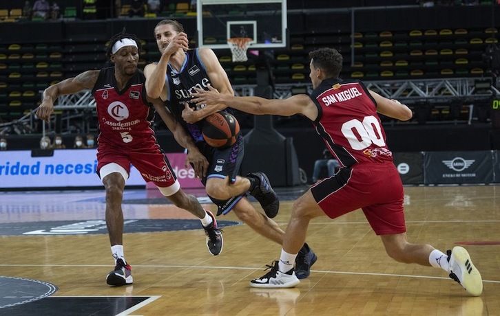 Valentin Bigote ha sido uno de los jugadores que peor parado ha salido en el estreno en Miribilla. (Monika DEL VALLE/FOKU)
