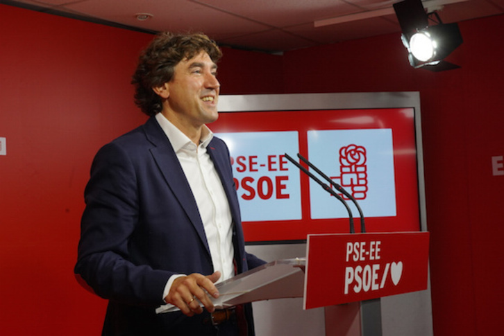 Eneko Andueza ha oficializado su candidatura a liderar el PSE en la sede de Bilbo. (Monika DEL VALLE-FOKU)