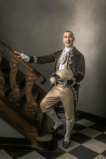 Ruud Gullit futbolari nederlandar ospetsua izandakoa Jacob Rühle esklabo jabearen paperean.  Humberto TAN | AMSTERDAM MUSEUM