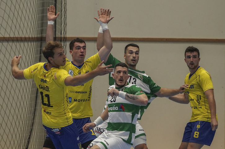 Bidasoa-Irun y Anaitasuna tienen compromisos complicados ante rivales catalanes. (Andoni CANELlADA/FOKU)