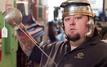 Uno de los dependientes de ‘La casa de los empeños’.