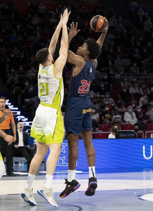 Steven Enoch, esencial en la reacción baskonista de la segunda mitad. (Raúl BOGAJO / FOKU)