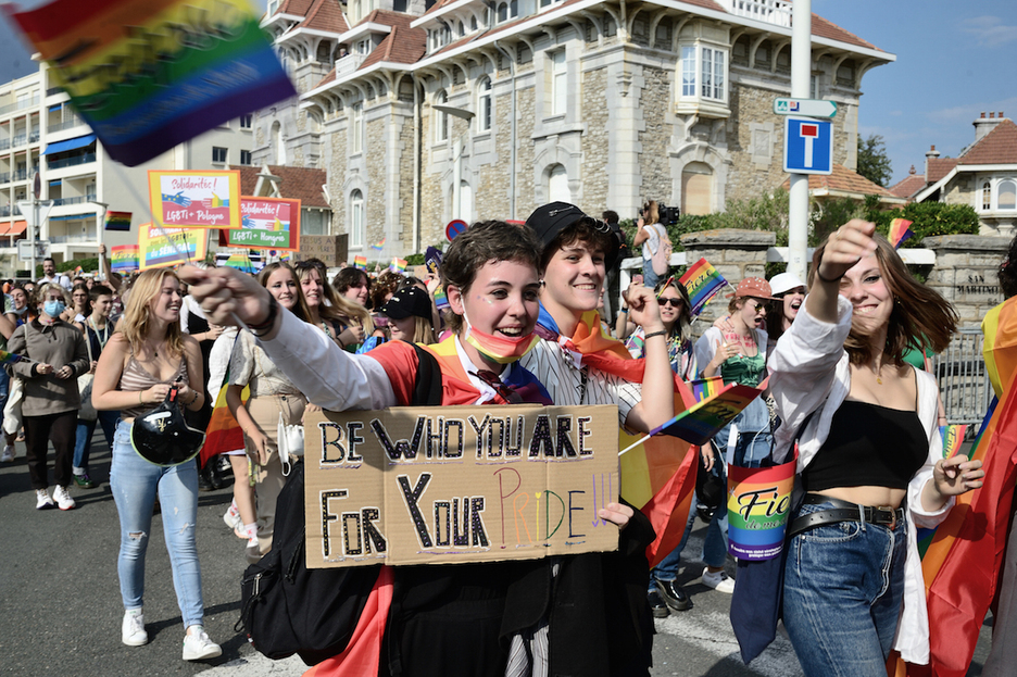 Des centaines de jeunes, sensibilisés à l’homophobie, ont dénoncé les conditions de la communauté LGBT+ en Hongrie, en Pologne, au Sénégal… © Patxi Beltzaiz