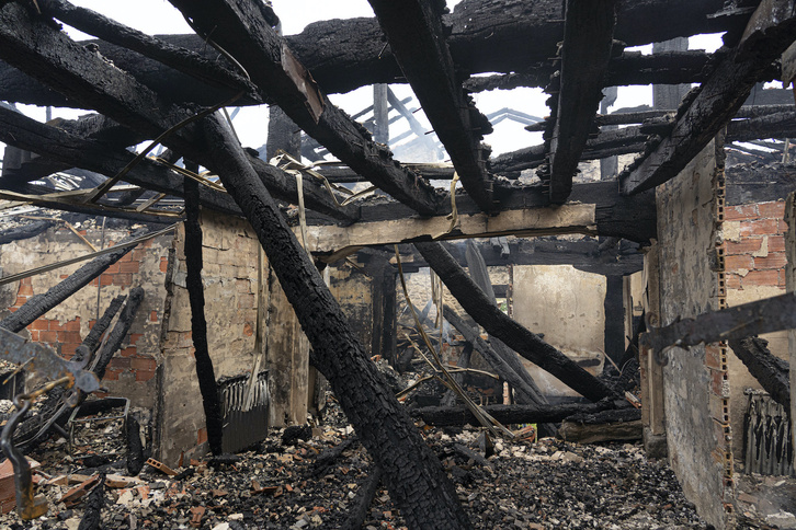 Estado en el que ha quedado la casa rural. (Jagoba MANTEROLA/FOKU)