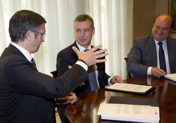 Patxi López, Iñigo Urkullu y Andoni Ortuzar, en 2013. (Raul BOGAJO/FOKU)
