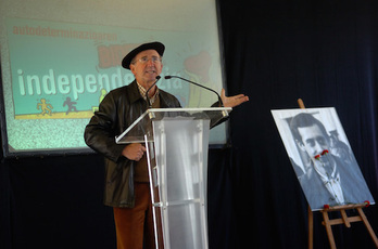 Intervención de Tasio Erkizia en el homenaje a Argala de 2008, por el que fue condenado a un año de prisión. (Marisol RAMIREZ-FOKU)