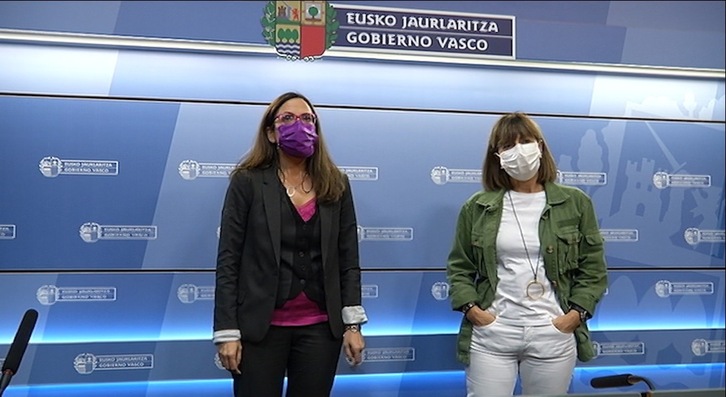 Begoña Pedrosa Lakuako Hezkuntza sailburuordeak eta Lucia Torrealday Aniztasun eta Hezkuntza Inklusiorako zuzendariak eman dituzte Eusleren xehetasunak. (IREKIA)