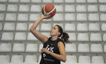 Aspaldiko partez, IDK Euskotrenek zaleak bilduko ditu Josean Gascako harmailetan. (Jagoba MANTEROLA / FOKU)