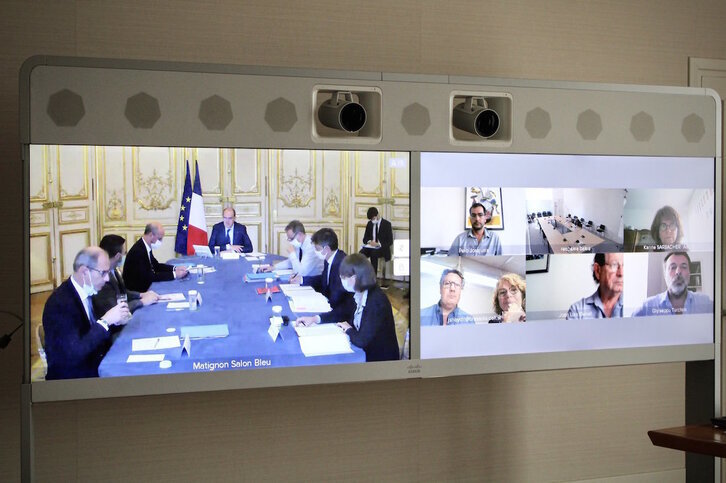 Hizkuntza gutxituen defendatzaileek Lehen ministroarekin izan zuten bilkura. (@GILLES_SIMEONI)