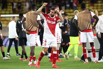 Cesc Fabregas, Sturm taldearen aurkako garaipena ospatzen. (Valery HACHE / AFP)