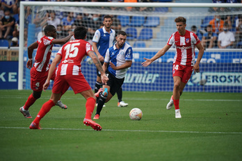Luis Rioja en el partido ante el Atlético. (Endika PORTILLO / FOKU)