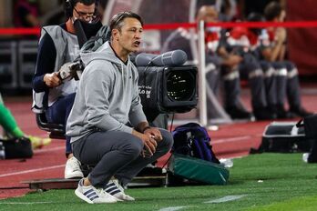 Niko Kovac, en el banquillo del Mónaco en el encuentro frente al Saint-Etienne. (Valery HACHE / AFP)