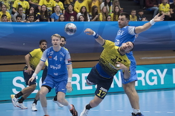 Bidasoa Irun venció a Wisla Plock en la vuelta de los dieciseisavos de Champions, pero no fue suficiente para resultado eliminado. (Juan Carlos RUIZ/FOKU)