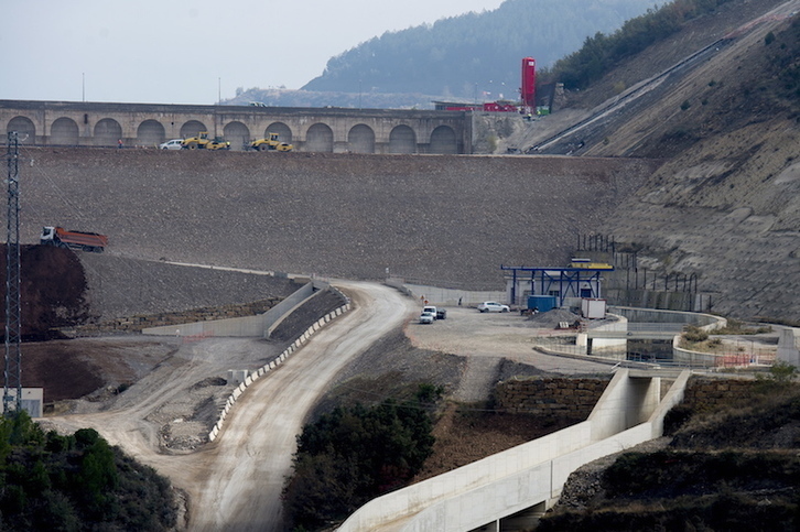 Obras del recrecimiento del embalse de Esa, en una imagen de archivo. (Iñigo URIZ/FOKU)