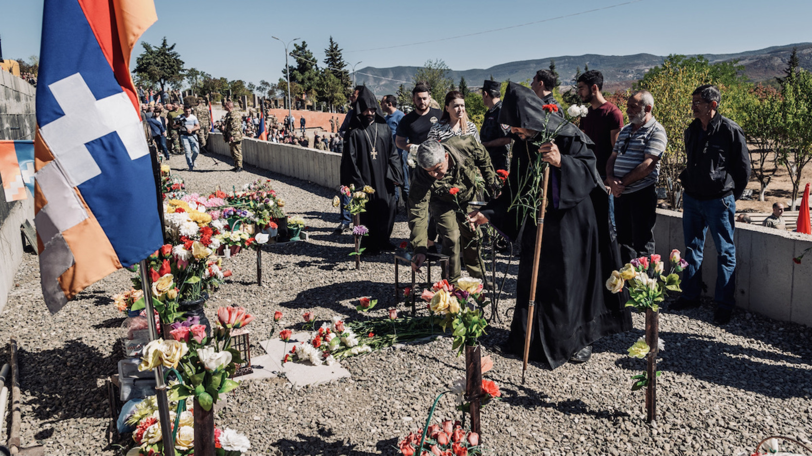 Recordando a los caídos durante el primer aniversario de la guerra (Smbat AVETYAN)