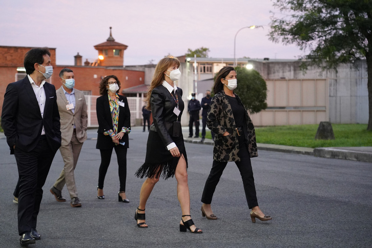 La consejera Artolazabal y directores de cárceles, esta mañana en Basauri. (Aritz LOIOLA | FOKU)