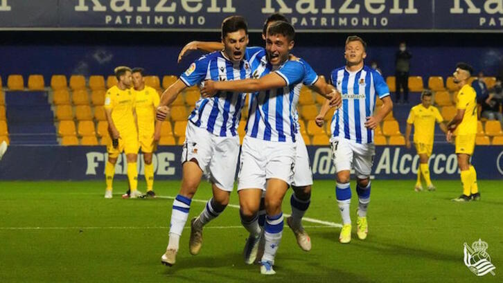 Los txuriurdines celebran el 1-4, que cerraba el partido a media hora del final. (Real Sociedad)