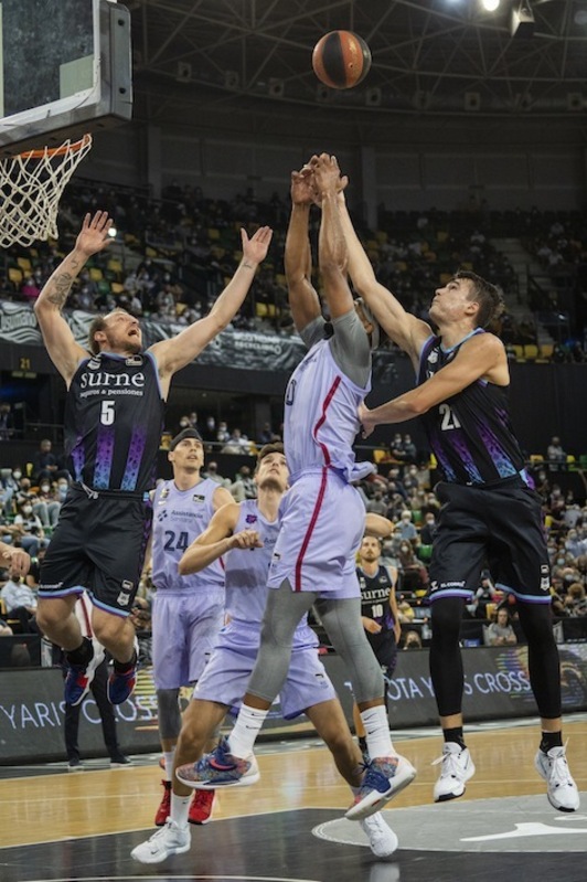 Pese a la derrota, Bilbao Basket nunca ha dejado de bregar. (Monika DEL VALLE / FOKU)