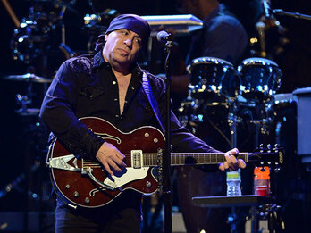 Steve Van Sandt recuerda sus pasajes vitales más importantes en 'Flechazos y rechazos'. (NAIZ)