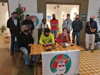 Comparecencia de la Plataforma Navarra por el Tren, hoy en Iruñea. (@MartxeloDiaz)