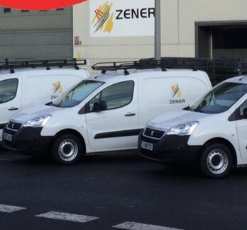Varias furgonetas de Zener Plus. (CCOO de Industria de Euskadi).