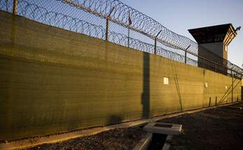 Muros de la base estadounidesnse de Guantánamo, en Cuba. (Jim WATSON / AFP)