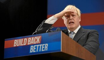 El primer ministro británico, Boris Johnson, en el cierre de la convención anual del Partido Conservador. (Oli SCARFF / AFP)