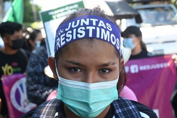 Manifestación por el derecho al aborto en la capital salvadoreña. (Marvin RECINOS/AFP)