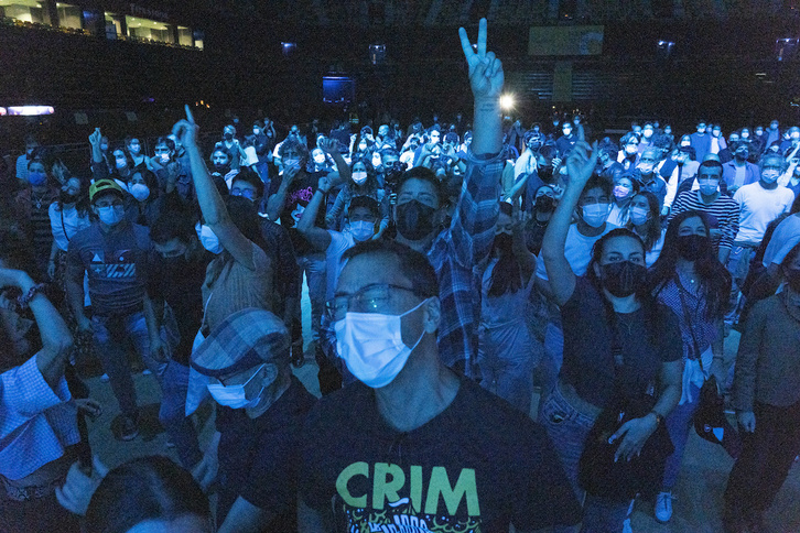 El público de Miribilla pudo disfrutar del primer concierto de pie y bailando. (Monika DEL VALLE / FOKU) 