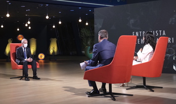 La disparidad de criterios, demasiado evidente en la entrevista. (ETB)