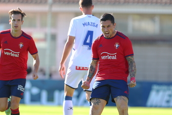 Chimy Avilak gogotik ospatu du lehen gola. (@CAOSASUNA)