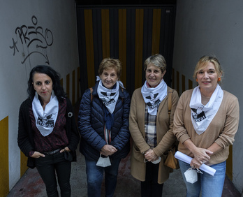 Etxerat ha comparecido en Donostia para valorar la transferencia de prisiones al Gobierno de Lakua. (Jon URBE/FOKU)  