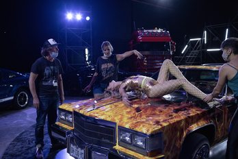 Julia Ducournau durante el rodaje de ‘Titane’. (Carole BETHUEL)