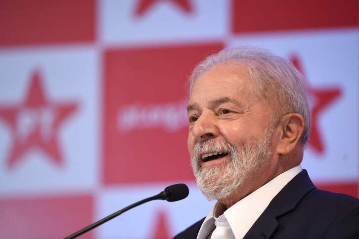 Inácio Lula da Silva ante los medios de comunicación este viernes en Brasilia. (Evaristo SA/AFP)