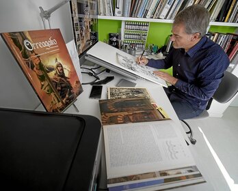 Juan Luis Landa, trabajando en su estudio. (Jon URBE / FOKU)