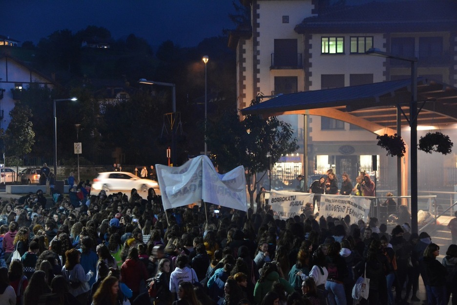 Eta aisialdiaz gozatu dute, bereziki gauez.