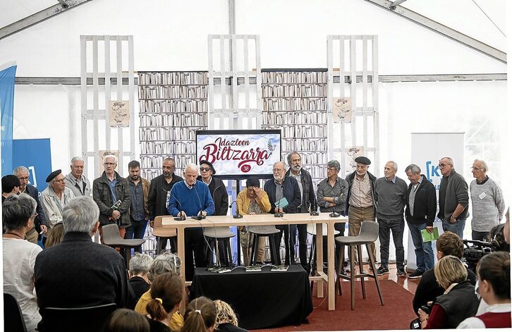 Anai Artea elkarteari buruzko liburuaren aurkezpena. (Guillaume FAVEAU)