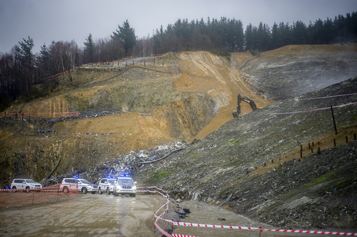 Así estaba este verano la ladera en la que se situaba el vertedero. (Jaizki FONTANEDA/FOKU)