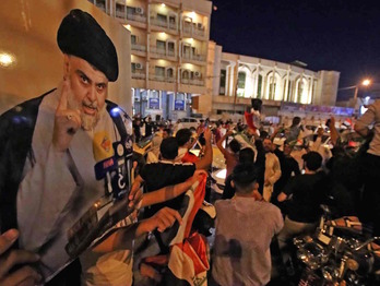 Seguidores de Al Sadr celebraban ya ayer la victoria. (Ali NAJAFI/AFP)