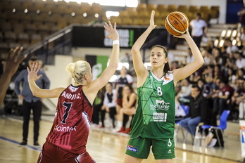 Con solo 23 años, Irati Etxarri ya cumple seis años en la élite, después de debutar en Araski y despuntar en Cadí La Seu. (Jaizki FONTANEDA / FOKU)