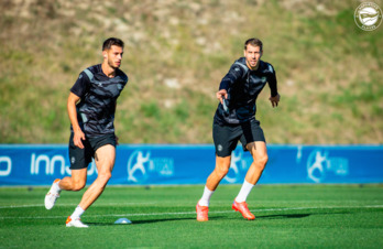 Lejeune, a la derecha, ha completado la primera parte del entrenamiento en Ibaia. (@Alaves)