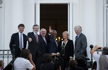 Personalidades internacionales en la Conferencia de Aiete. (Raúl Bogajo)