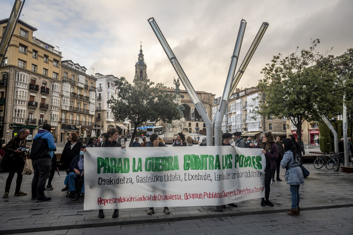 Concentración en Gasteiz para denunciar la muertte de Koldo Arribillaga. (Jaizki FONTANEDA/FOKU)