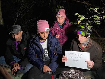 Ameer, Hadi y Ali, jóvenes de Irak encontrados escondidos en un bosque de Polonia. (Dario THUBURN/AFP)