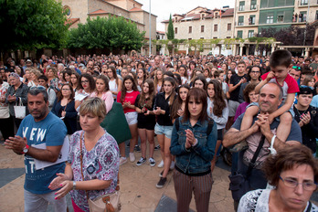 Natalia Bayluken heriotza salatzeko elkarretaratzea Uharten. (Iñigo URIZ / FOKU)