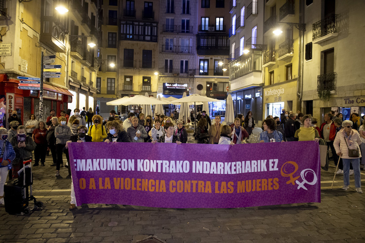 Concentración en Iruñea para denunciar la violencia machista. (Iñigo URIZ/FOKU)