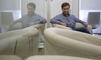 El parlamentario Victor Perli, en Donostia. (Jon URBE/FOKU)