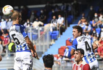 Arambarri y Olasagasti, en el partido jugado contra la Ponferradina en Ipurua. (Jon URBE/FOKU)