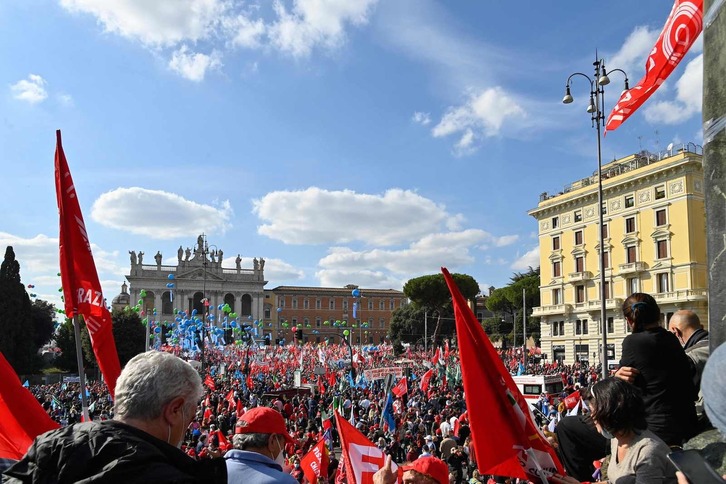 Imagen de la manifestación antifascista celebrada este sábado en Roma. (Alberto PIZZOLI/AFP)