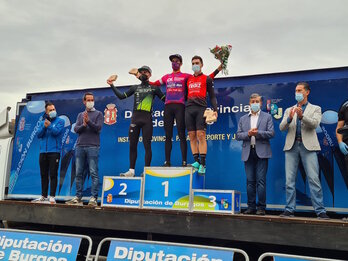 Felipe Orts, Kevin Suárez y Gonzalo Inguanzo, en el podio de Medina de Pomar. (IDJ BURGOS)